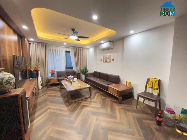 Ảnh Cô chủ nhờ bán giúp căn nhà khu phố nhà giàu ngõ 175 Lạc Long Quân, Tây Hồ. DT: 44m2 0