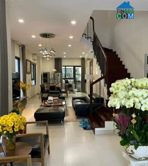 Ảnh Bán nhà Hoàng Quốc Việt 50m2, 5tầng vỉa hè rộng ô tô tránh nhỉnh 10 tỷ 0