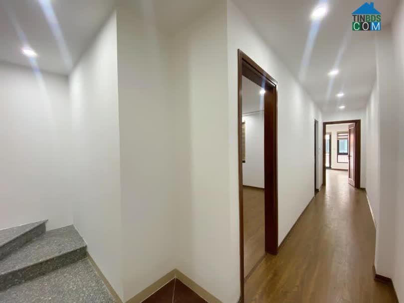 Ảnh Cát Linh- thẳng phố Hào Nam- 70mx 8 tầng- mt 4m- ô tô tránh- sổ đẹp nở hậu 0