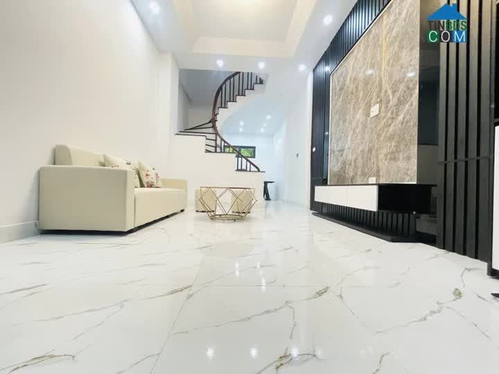 Ảnh Cách phố 10m, ngõ ba gác tránh xe máy, tặng nội thất, Tây Sơn, Đống Đa 0