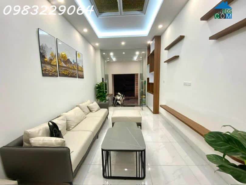 Ảnh Bán nhà 4 tầng ngõ 5 Hoàng Quốc Việt, OTO, KINH DOANH, 45m2, 5.7 tỷ 0