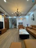 Nhà dân xây chắc chắn gần Ngã Tư Sở- Thanh Xuân, 53m2, 5 tầng, mặt tiền 5m, ô tô đỗ cổng,view hồ...