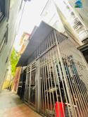 Nhà xây khung cột chắc chắn, lên thêm tầng thoải mái.
Nhà lô góc thoáng sáng, cách oto 80m.