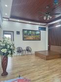 Cho thuê nhà có sân vườn + kho xưởng mặt phố Ngọc Thụy, Long Biên, HN. Dt 550m2