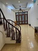 Bán nhà ngõ 1150 Đường Láng, DT 37/40m, 5 tầng, MT 3.7m, giá 12.2 tỷ, ngõ oto.