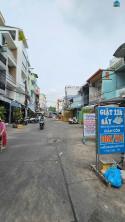 Xe Hơi Đậu Trong Nhà Ngang 4 X10 -4t Trung Tâm Q4 
nhà Mới Có 7 Tỷ