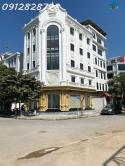 Cho thuê biệt thự ngõ 214 Nguyễn Xiển ,120m x 5 tầng 1 tum thông sàn , thang máy riêng có PCCC