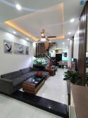 Chỉ 7.5 tỷ sở hữu căn nhà 5 tầng, 35m2 đường Cầu Giấy, vị trí trung tâm, cách ô tô 10m, kinh doanh.
