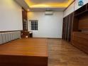 Lạc Long Quân- dân trí cao-tiện ích đầy đủ-thiết kế hiện đại-nhà mới ở ngay-5 tầng giá nhỉnh 10 tỷ.