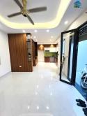 Chính chủ bán nhà Lạc Long Quân – 75m², 5 tầng, ngõ thoáng, giá hấp dẫn