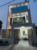 Nhà Phố 110m², Shr, Mặt Tiền 8m, Sân Ô Tô Rộng, Tiện Kinh Doanh, 2.2ỷ.