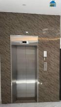 Cho thuê nhà hai cửa đi , thang máy,vỉa hè, 118m2- 5T, Chùa Láng_47 Tr