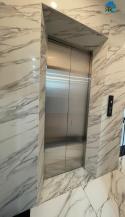 Cho thuê nhà hai cửa đi, mới, thang máy, 103m2_ 4T; vỉa hè, Lò Đúc-32 Tr