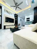 Nguyễn Đình Hoàn 32M X5 Tầng-Mt 4m,Sát Phố,Ngõ Thông-Giá 8,4 Tỷ
