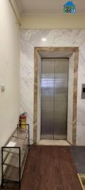 Nhà tôi cho thuê nhà hai cửa đi, mới, Duy Tân, 99m2x 4T vỉa hè 33 Tr