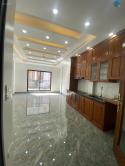 Bán nhà ngõ 56 Nguyễn Đình Hoàn, DT 45m, 6 tầng thang máy, MT 4.5m, giá 18 tỷ, ngõ oto.