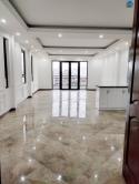 Cho thuê nhà mặt phố ngã tư Trương Định-Bạch Mai, 80m2x3T, lô góc, thang máy. Giá 50tr/th