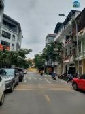 Cho thuê nhà lô góc 2 mặt đường Định Công, 61m2 x 5T, 22tr/tháng.